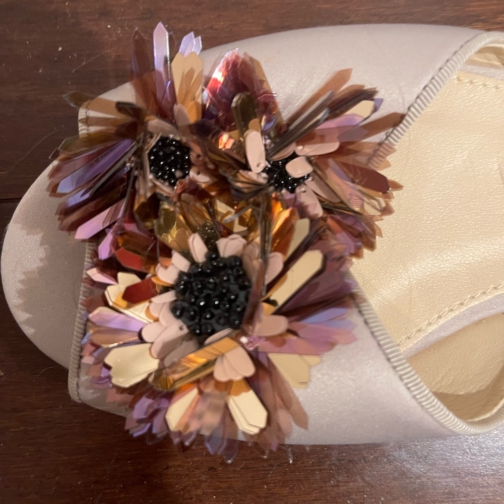 J. Crew Women's Floral Embellished Slide Sandals - BEIGE 7 NWOT - Picture 8 of 8